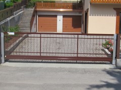 Cancello scorrevole sospeso motorizzato con marcatura CE